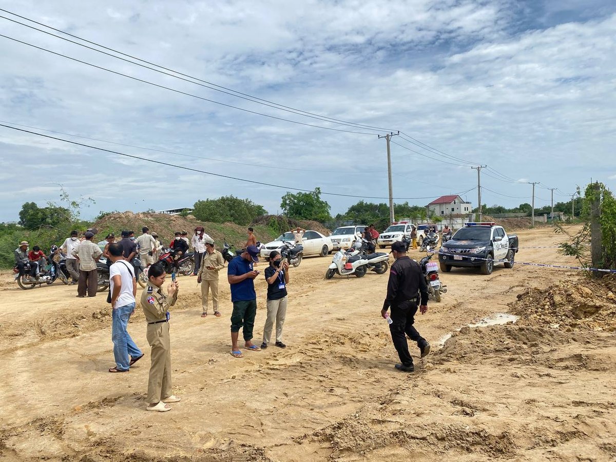 金边波森芷区某本地村庄的废弃工地下水道中，当地村民发现一行李