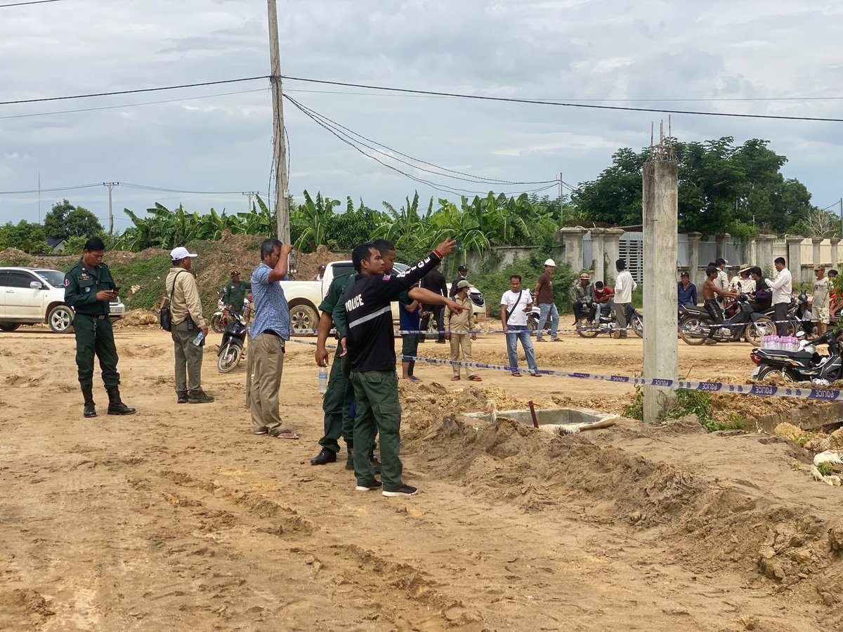 金边波森芷区某本地村庄的废弃工地下水道中，当地村民发现一行李