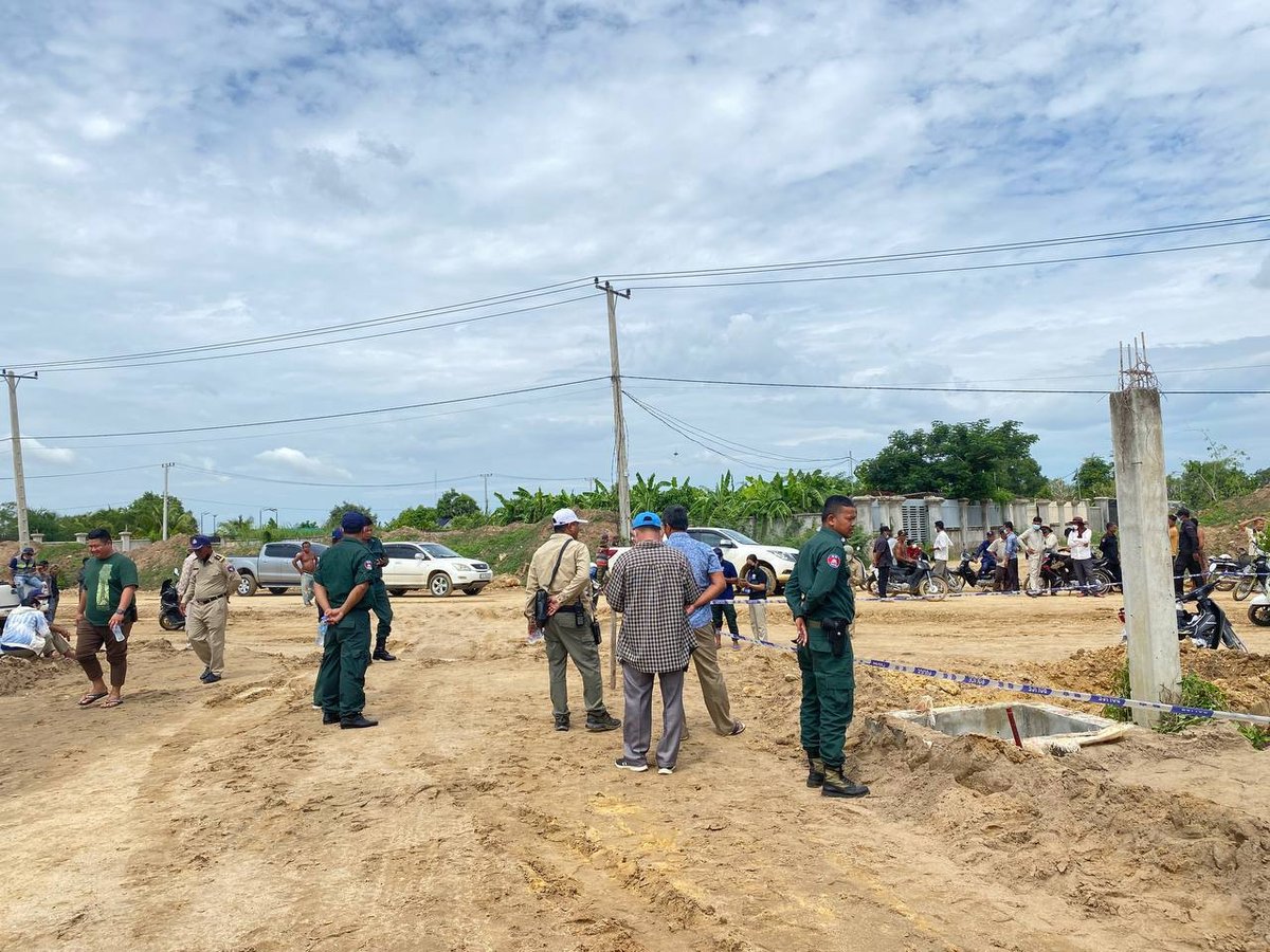 金边波森芷区某本地村庄的废弃工地下水道中，当地村民发现一行李
