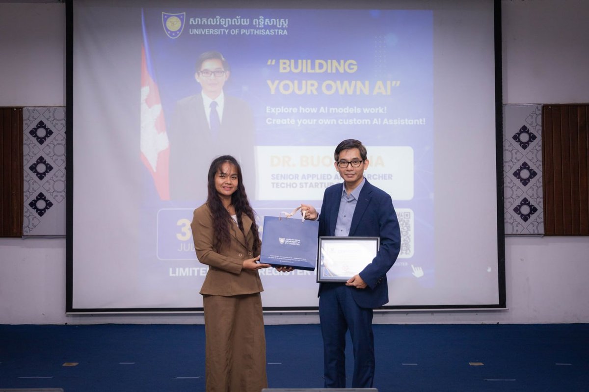 德崇初创中心联合柬埔寨智慧大学举办“构建个人AI”研讨会