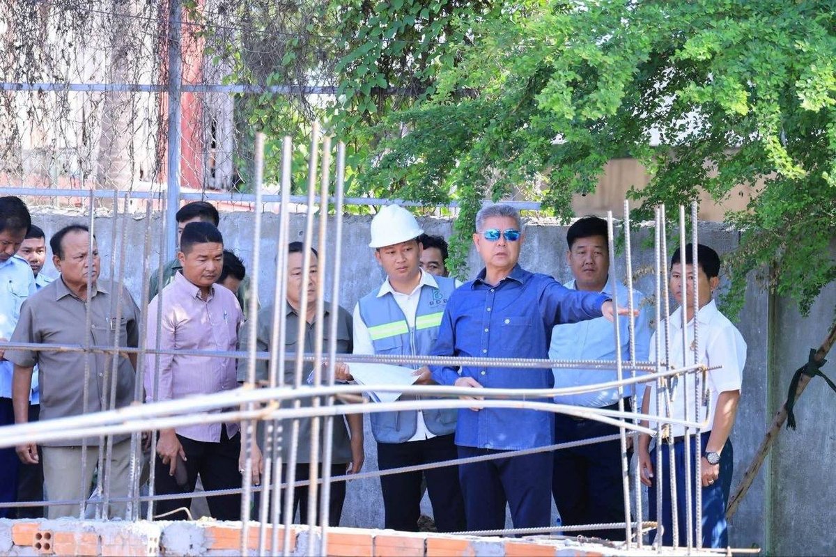 干拉省省长视察大金欧市学校与排水工程