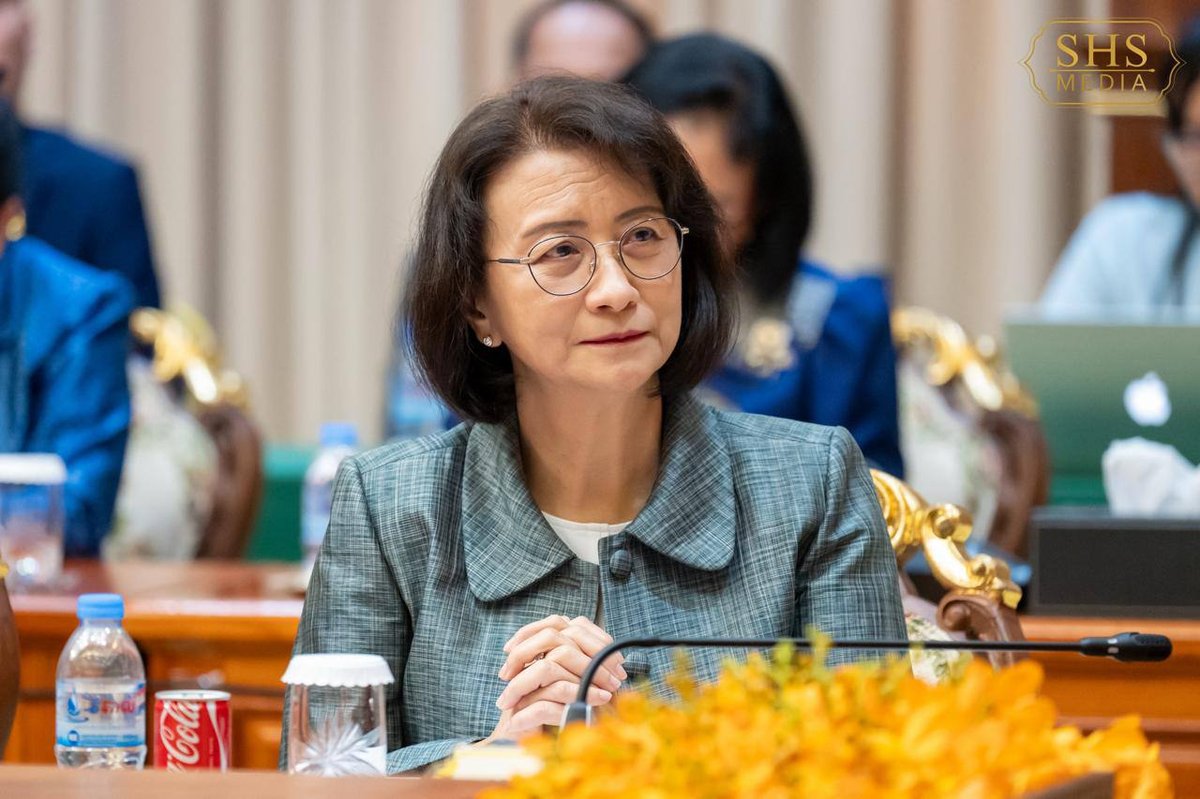 洪森会见国家妇女理事会成员 强调妇女社会贡献