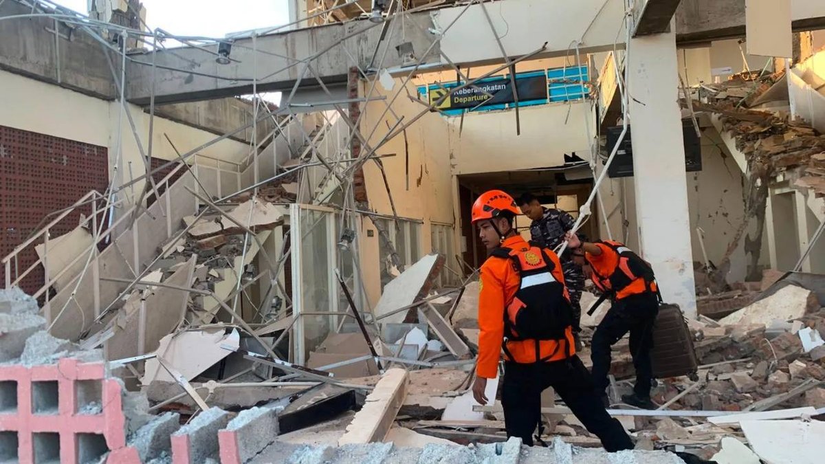 印尼发生7.7级地震 造成5人死亡