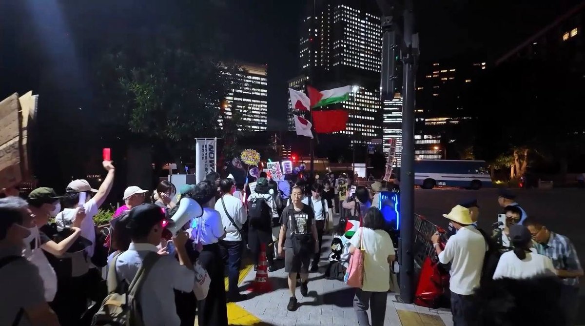 日本爆发大规模抗议 反对政府军事化政策