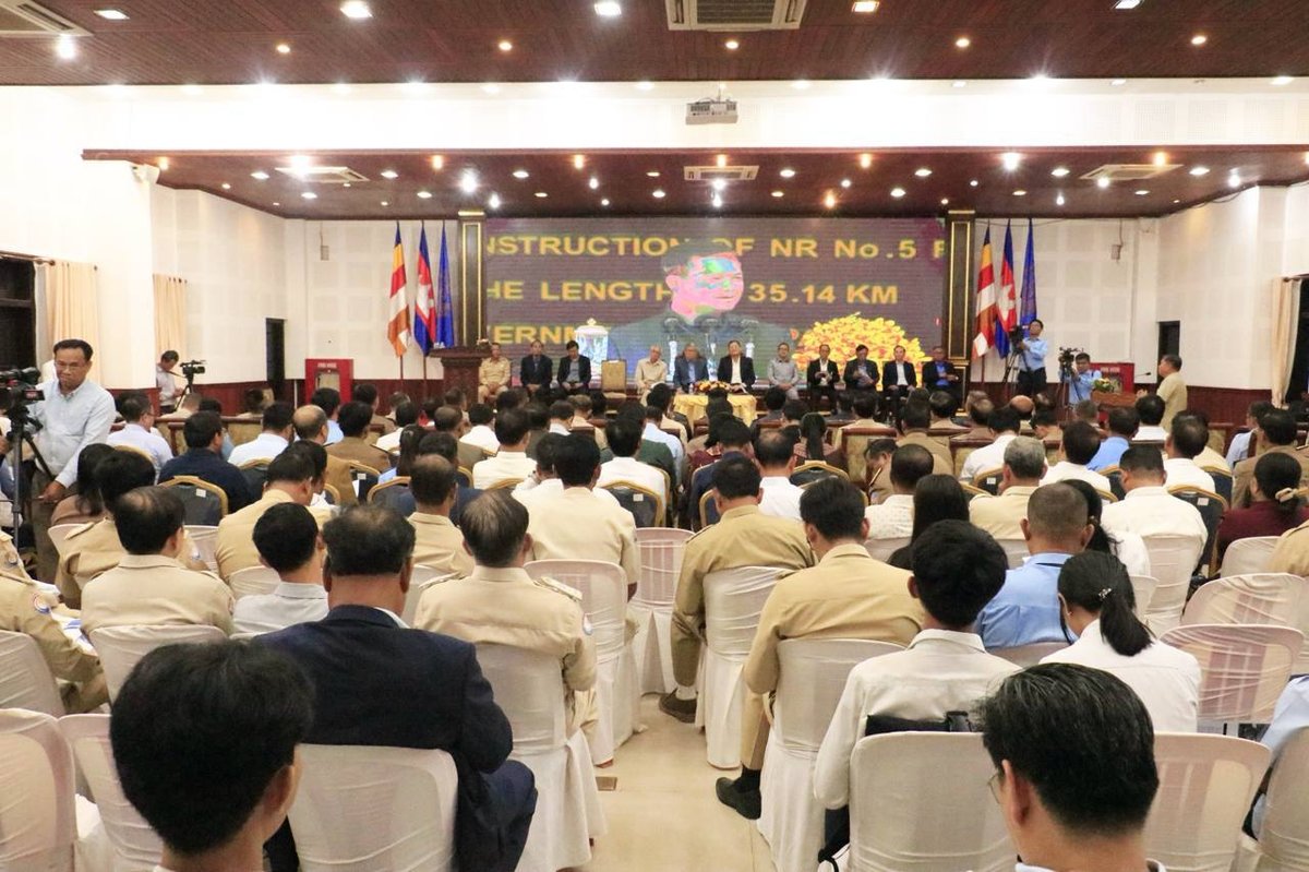 柬埔寨公共工程与运输部高级官员近日呼吁货运从业者严格遵守道路