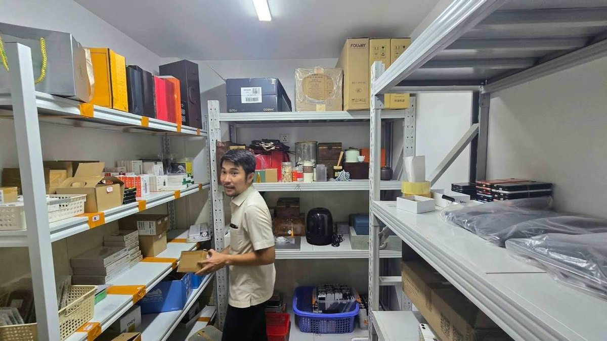 金边一手机电脑经营点被查 1名中国人被带走调查