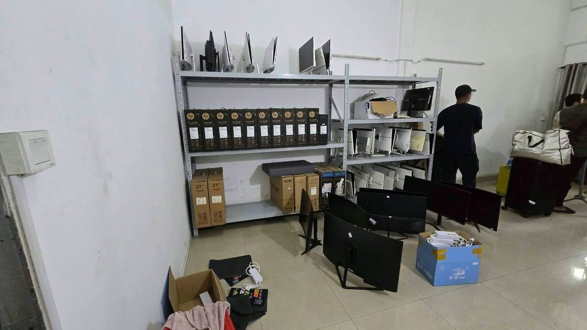金边一手机电脑经营点被查 1名中国人被带走调查