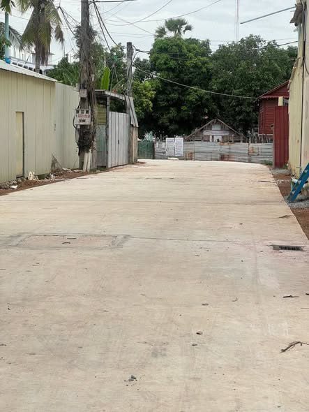 暹粒市斯洛克拉姆区两条混凝土道路竣工通车