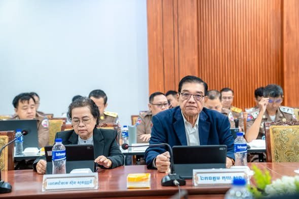 暹粒省议会召开第四届第九次特别会议