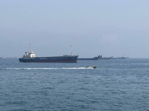 伊朗称若敌对行动持续 霍尔木兹海峡将保持关闭