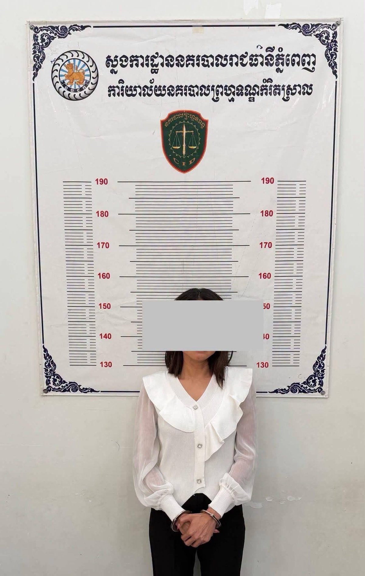 一名女子因在网络上发表侮辱军队及公职人员的言论,被法院裁定羁