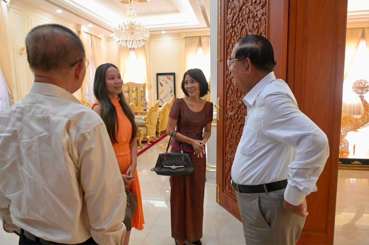 洪森再次会见金速卡及其女儿,并高度评价金莫诺维亚是国家优秀的