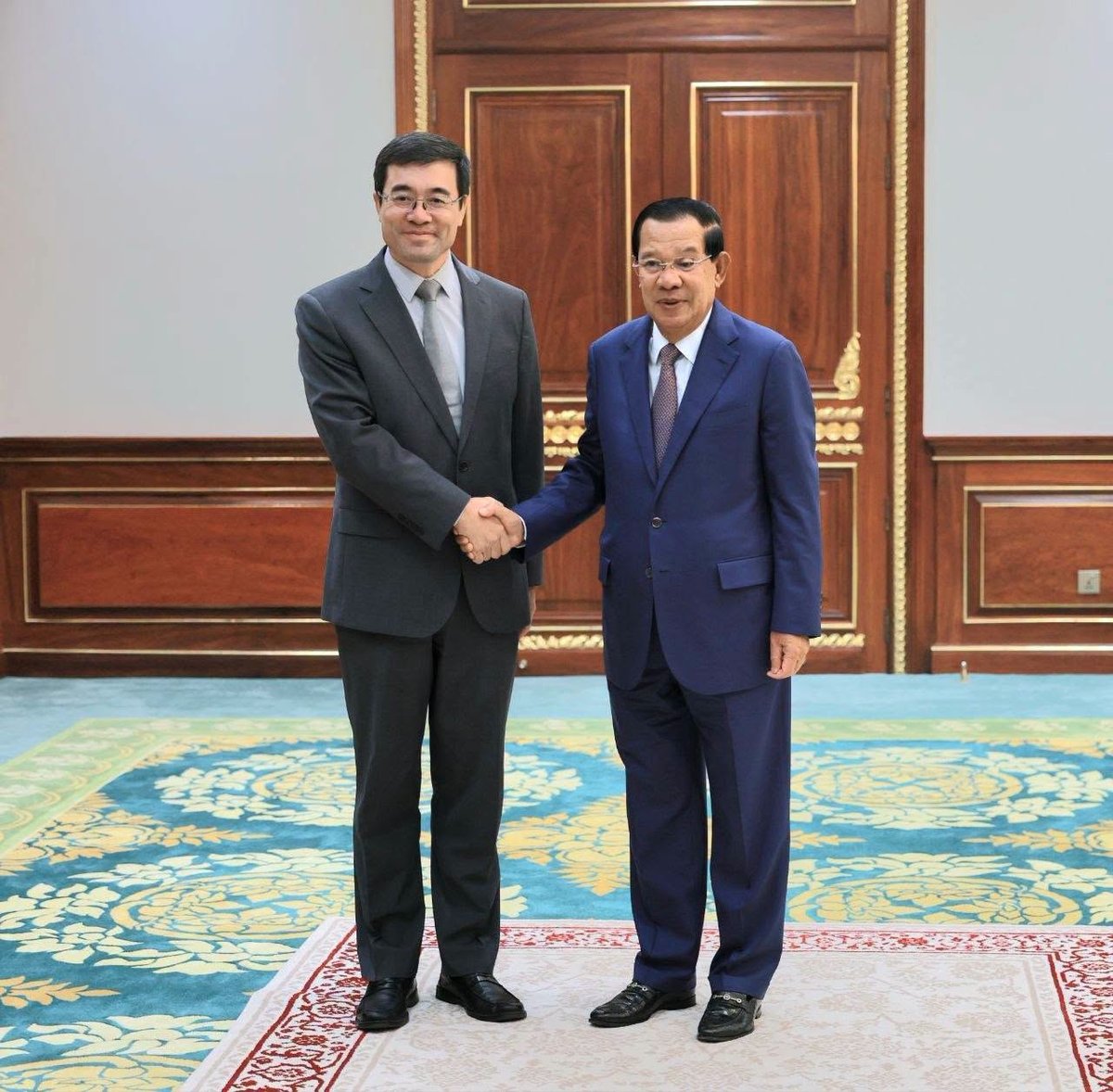 洪森会见中国外交学院院长 探讨中柬外交人才培养