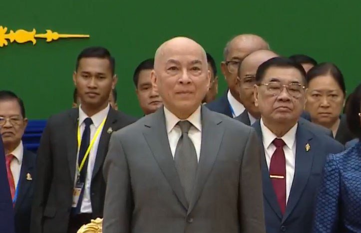 西哈莫尼国王主持参议院团结大厦揭幕仪式