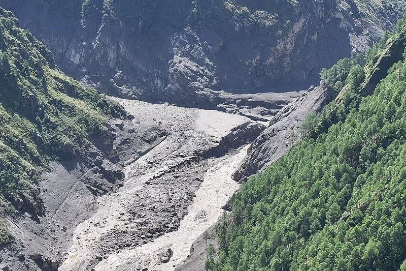 西藏地区发生山体滑坡 救援人员已抵达一线