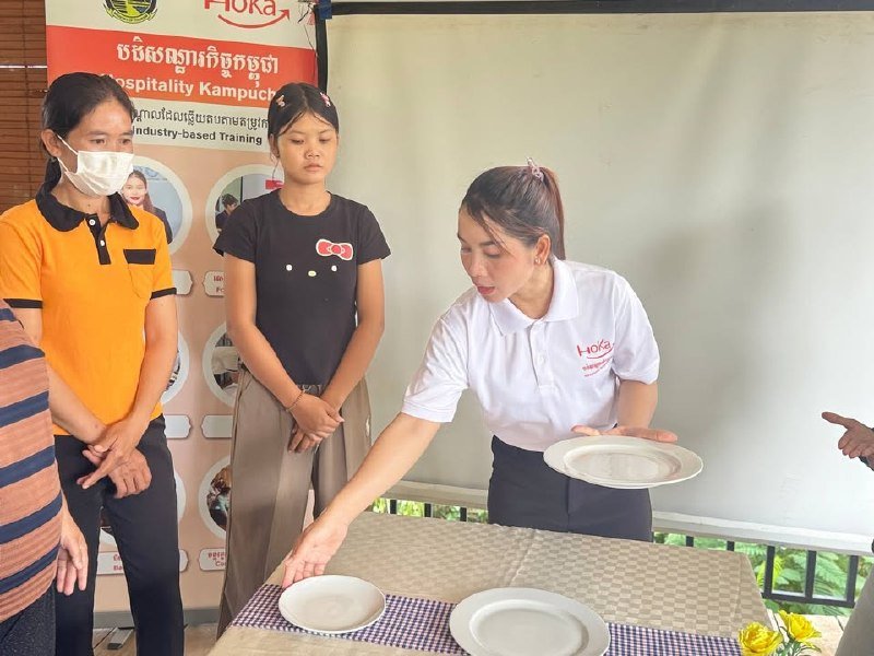 柏威夏省旅游局举办HoKa餐饮服务培训 16名学员结业