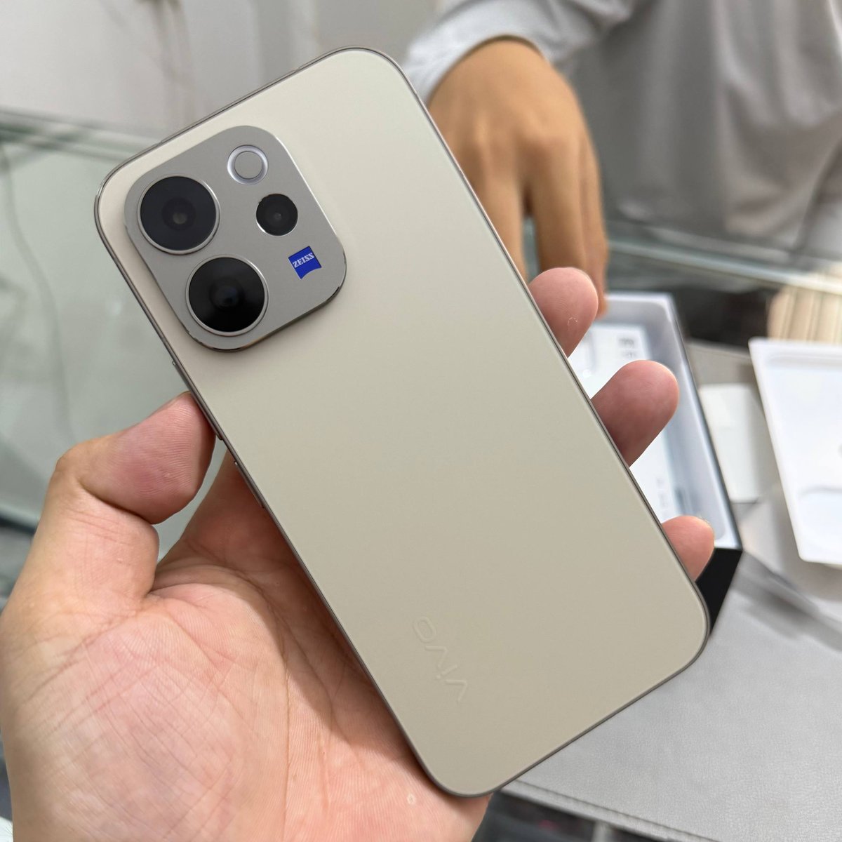 Vivo V70 5G全球版新机到货 售价$449含一年质保
