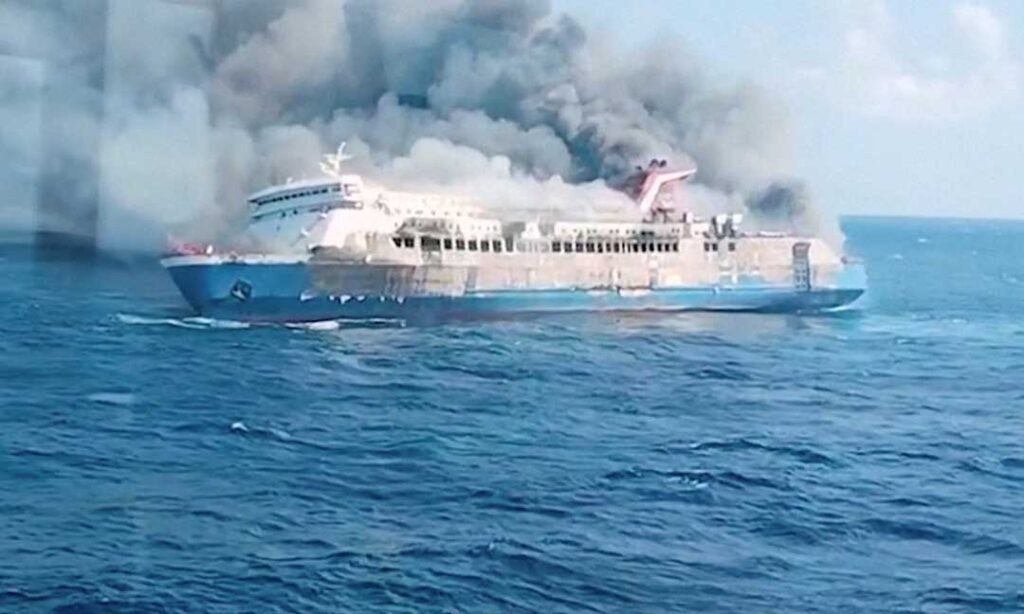 印尼客船海上突发火灾 5人遇难41人失踪
