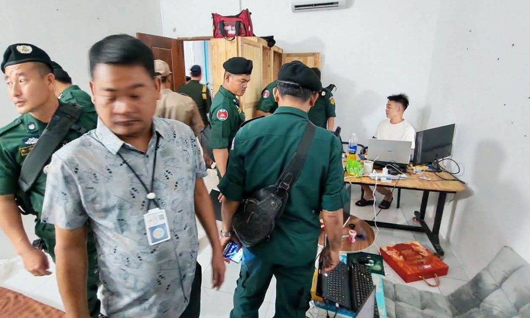 巴域市警方突击检查两处出租屋 涉嫌网络诈骗窝点