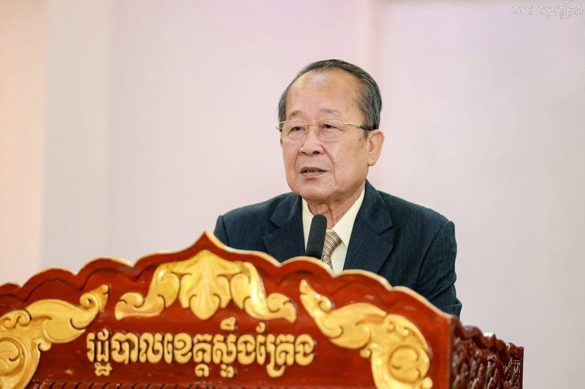 柬埔寨宪法委员会向省政府展示30年宪法成就