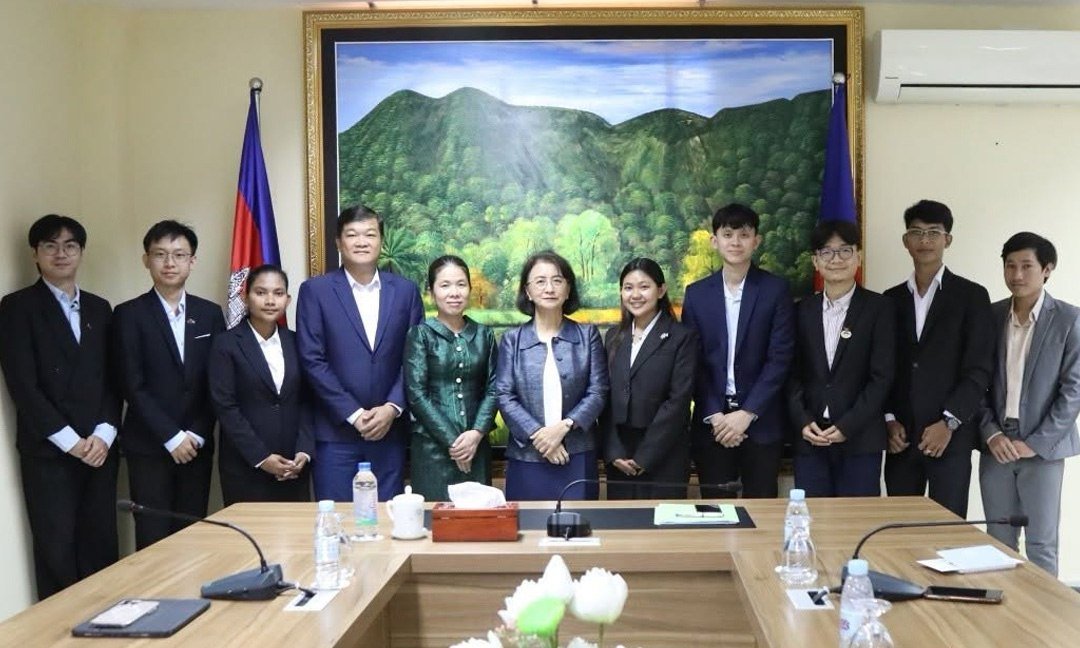 妇女部鼓励赴法留学生钻研前沿技术