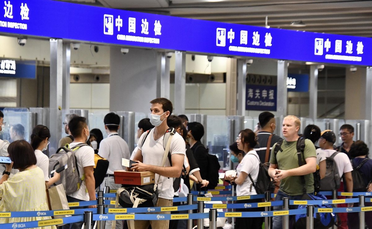 中国计划收紧出入境政策,旨在加强国家安全并防止证件伪造,建议