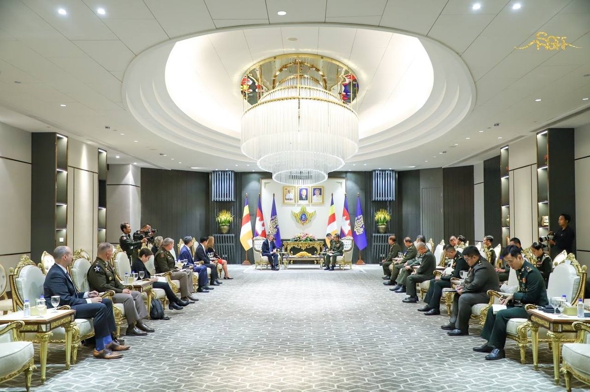 美国国防部高官访柬 狄西哈会见讨论防务合作