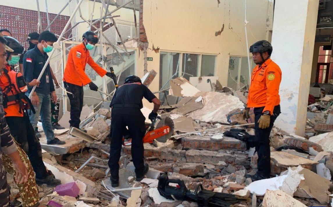 印尼地震死亡人数升至47人 救援工作持续进行