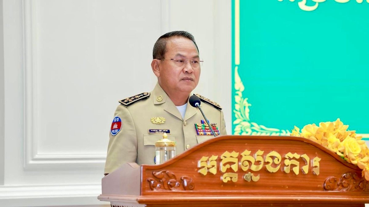国家警察总署署长苏泰指示下属官员,应加强对民众的交通法规教育