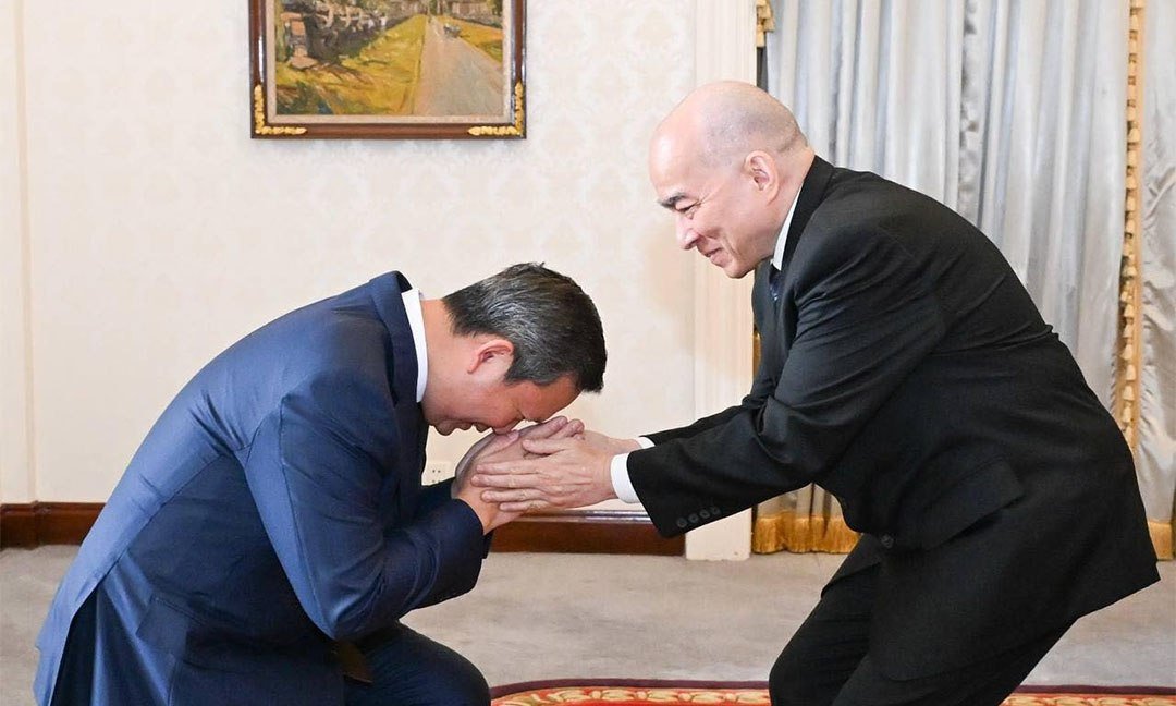 西哈莫尼国王公开赞扬洪玛奈总理在国家建设及应对挑战中的卓越领