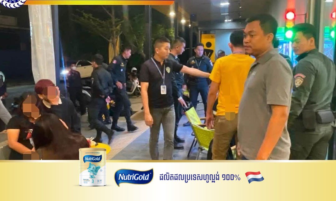 马德望市警方近日开展执法行动,查处一起聚众吸食电子烟案件,共