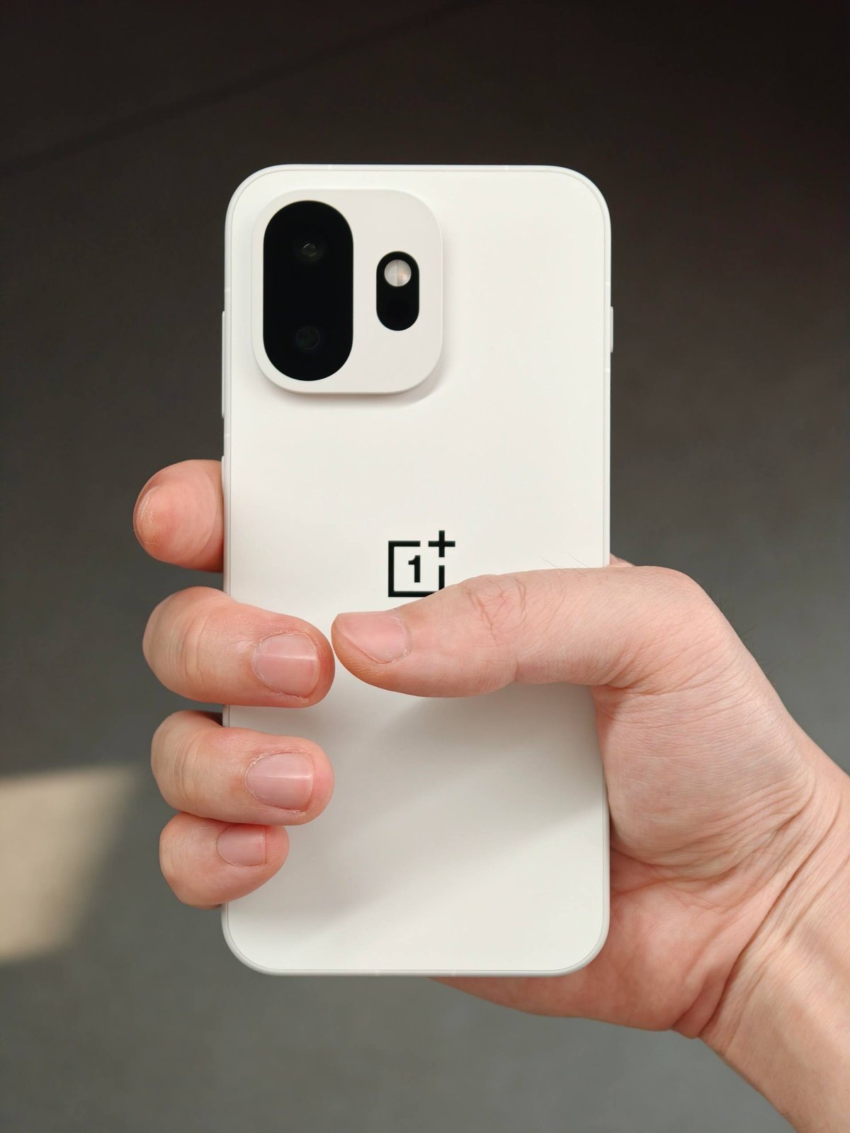 OnePlus 15T新机到货 12+256G售价$559起