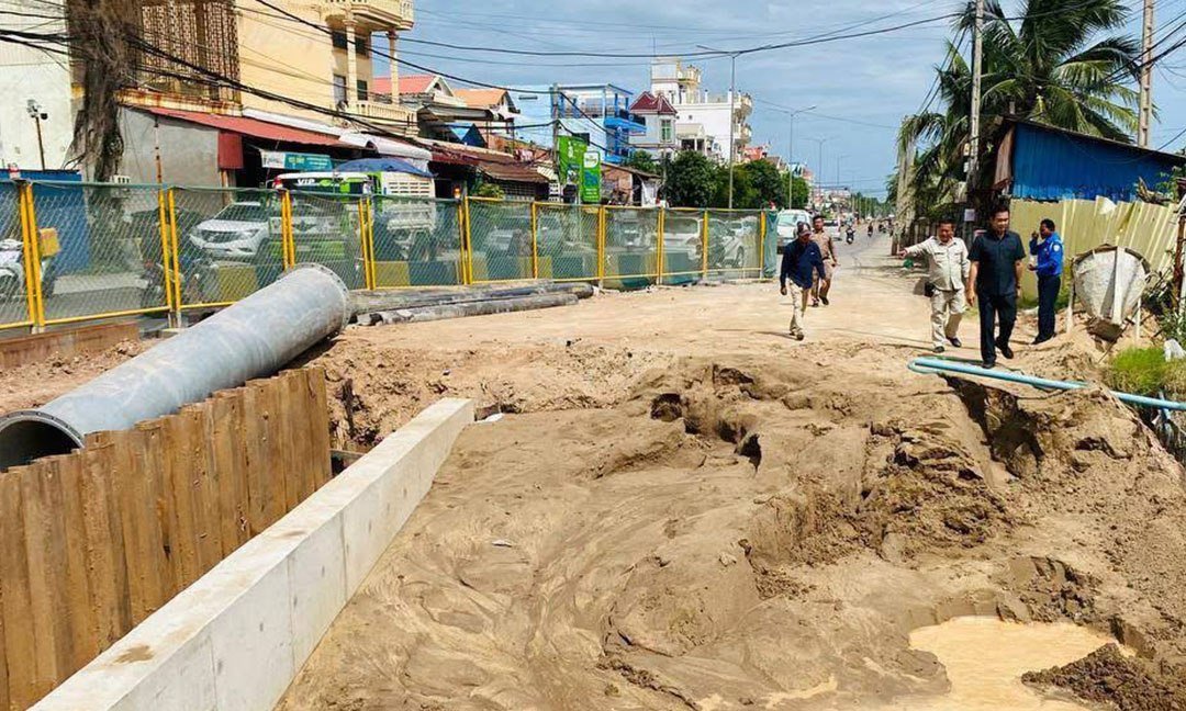 雷西郊区检查抽水站建设应对水位上涨