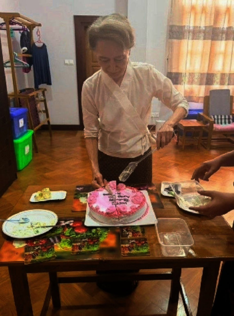缅甸前领导人昂山素季与国际红十字会代表会面