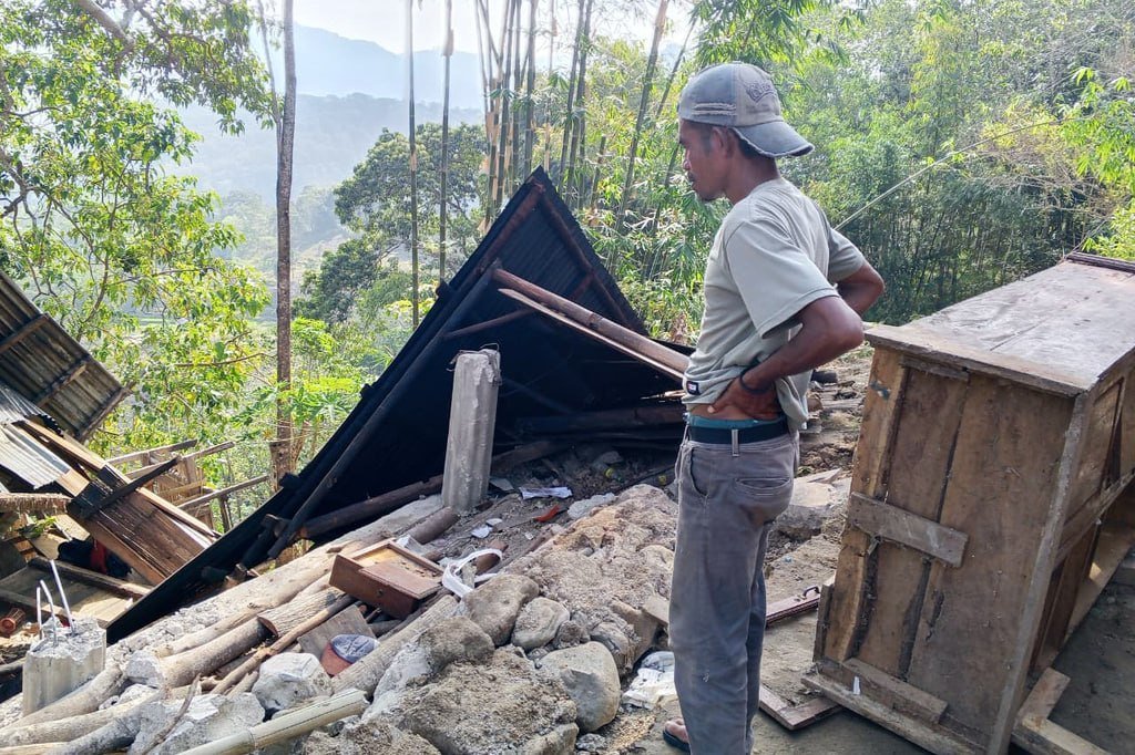 印尼海域发生7.7级强震,导致多处建筑倒塌,造成至少5人死亡