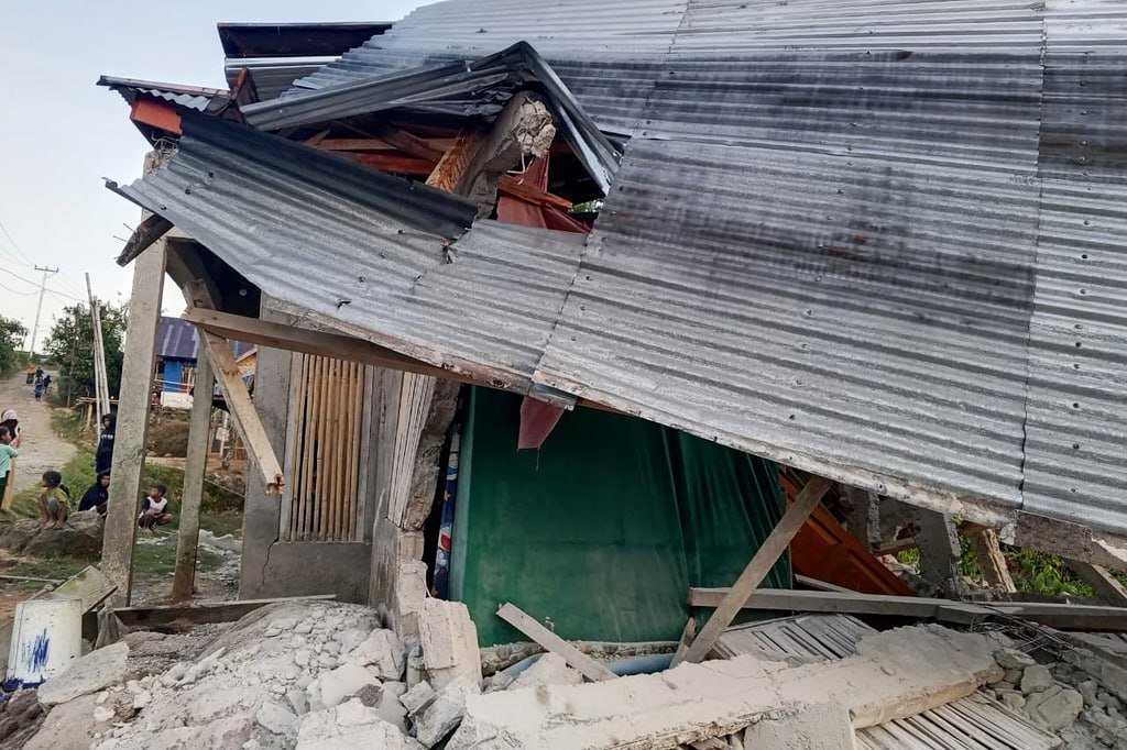 印尼海域发生7.7级强震,导致多处建筑倒塌,造成至少5人死亡