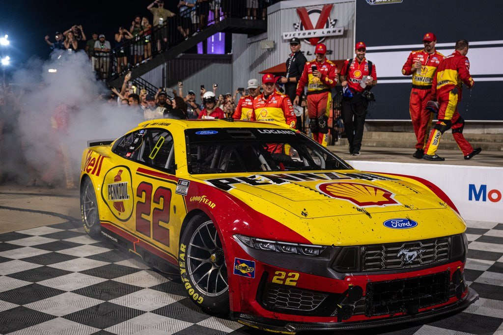 Joey Logano里士满赛道夺冠 NASCAR赛事战况激