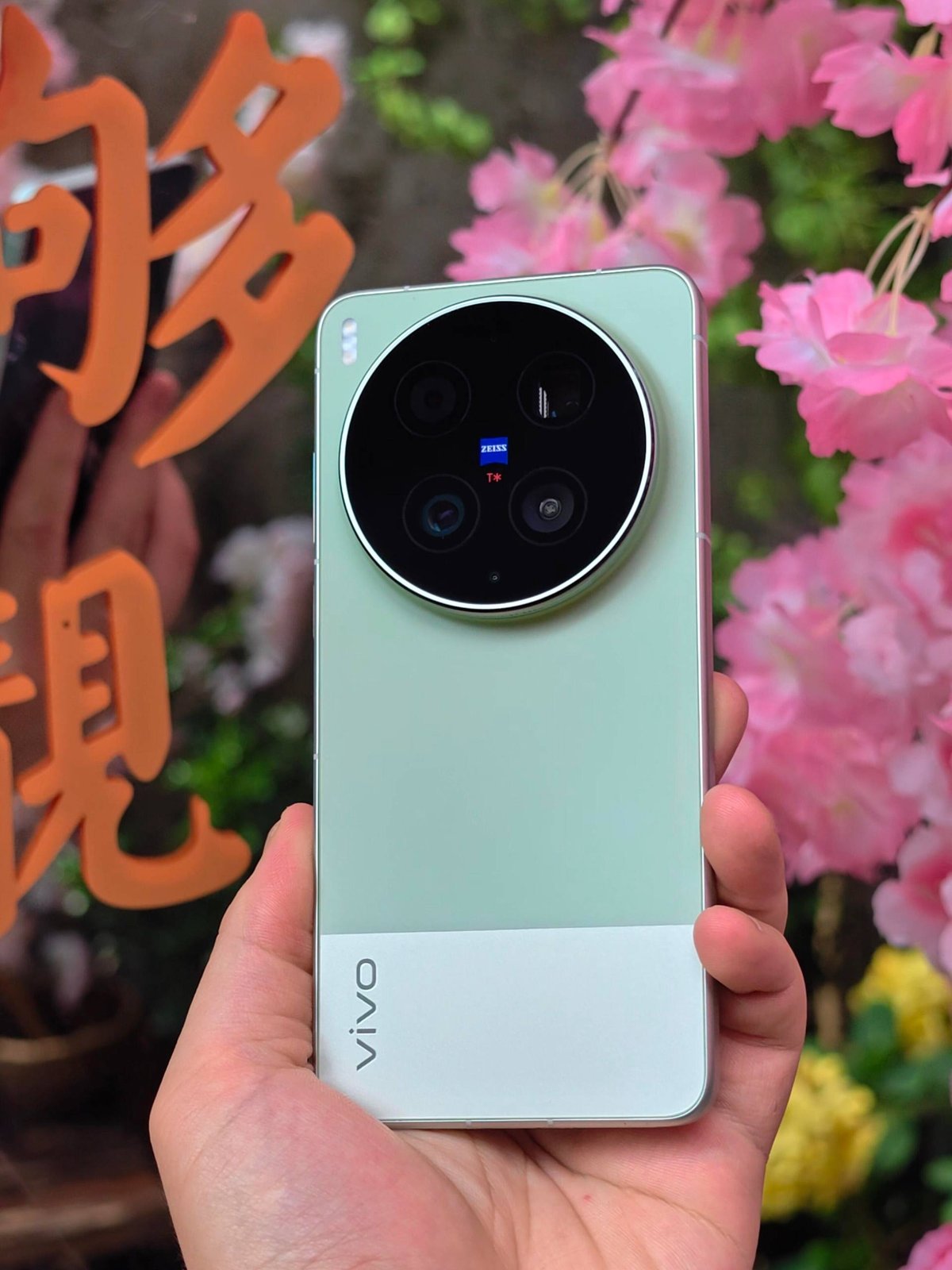 Vivo X300 Ultra新机到货 售价$989起