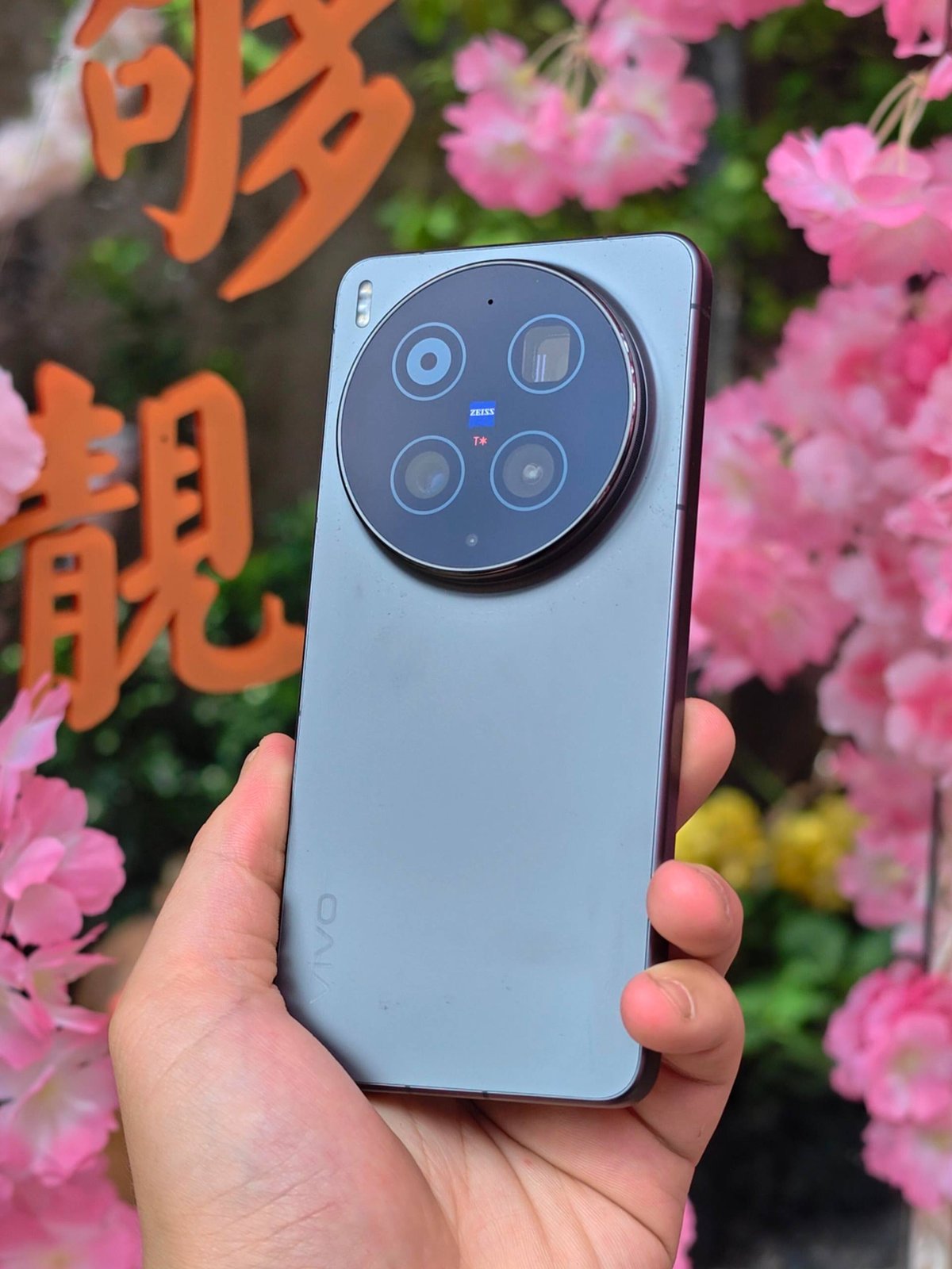 Vivo X300 Ultra新机到货 售价$989起