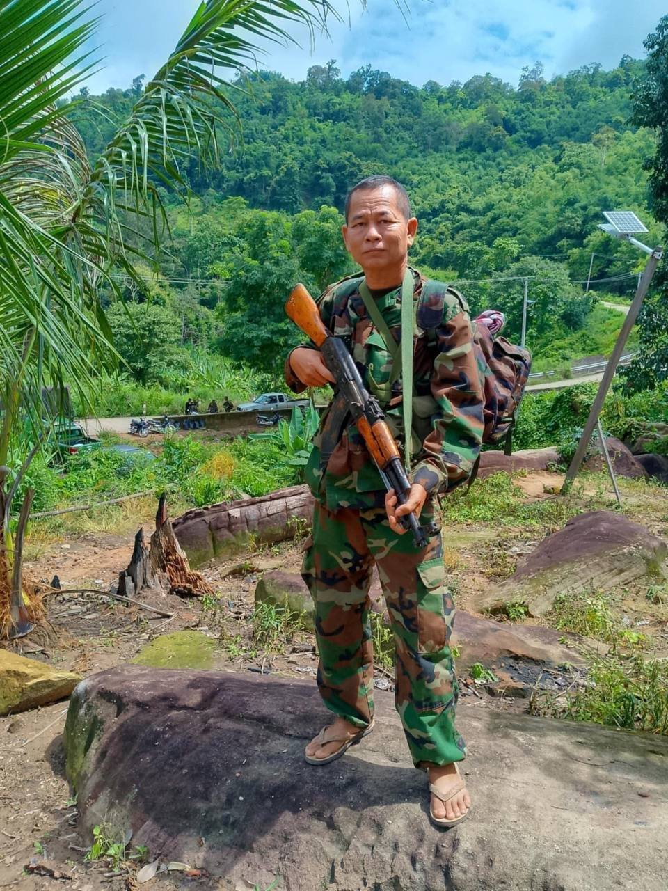 已故军官索恩·武蒂在去年柬泰边境冲突中,尽管受伤仍坚持与部队