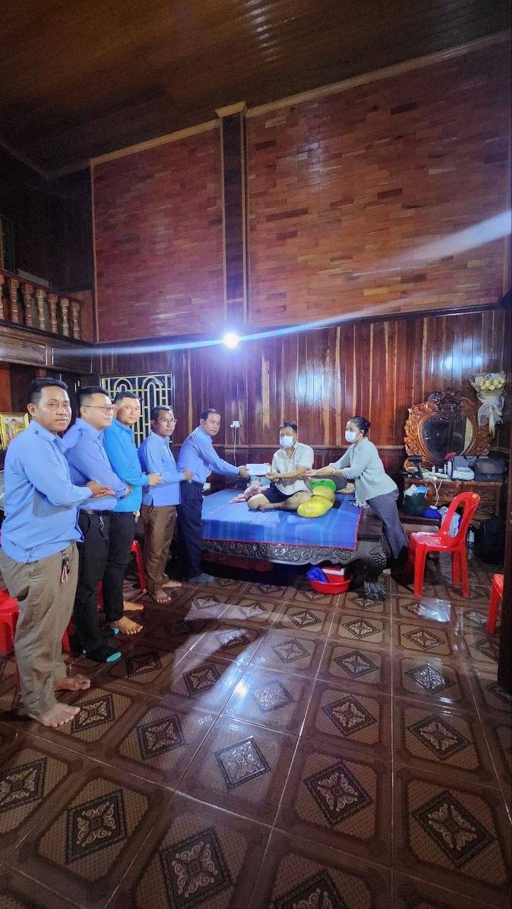 柬埔寨青年联合会慰问患病成员 捐赠69万瑞尔慰问金