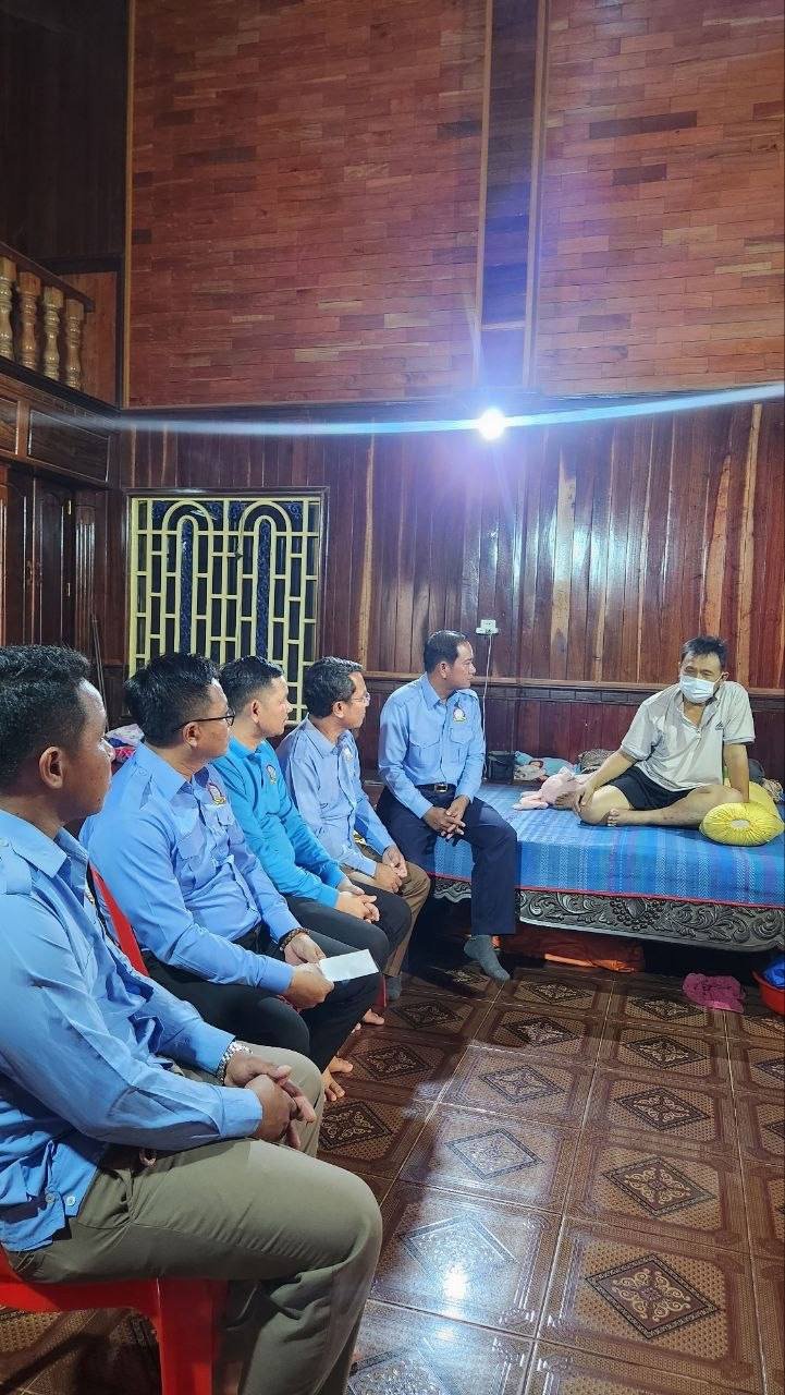柬埔寨青年联合会慰问患病成员 捐赠69万瑞尔慰问金