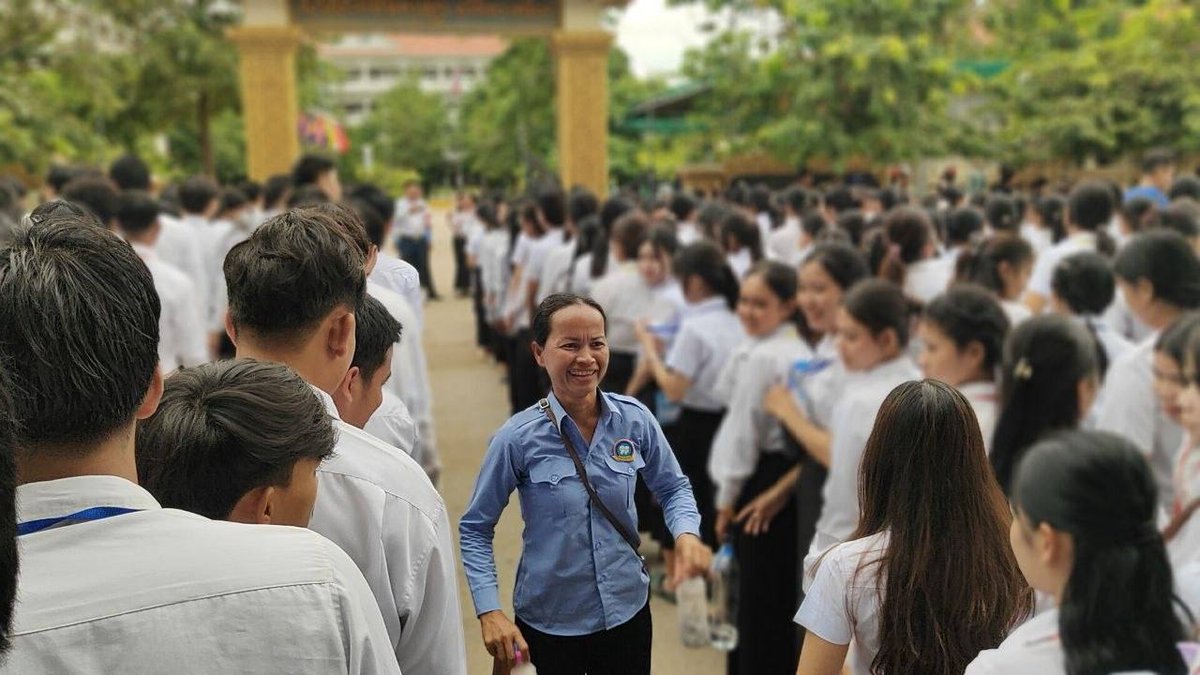 诗梳风考点志愿者提供免费停车与环境清理服务