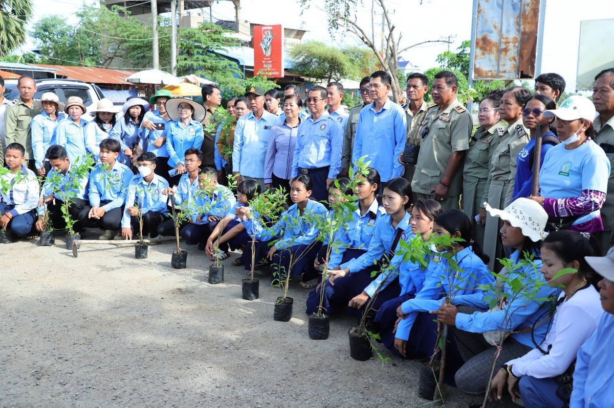 马德望青年联合会开展植树活动 强化城市边界管理