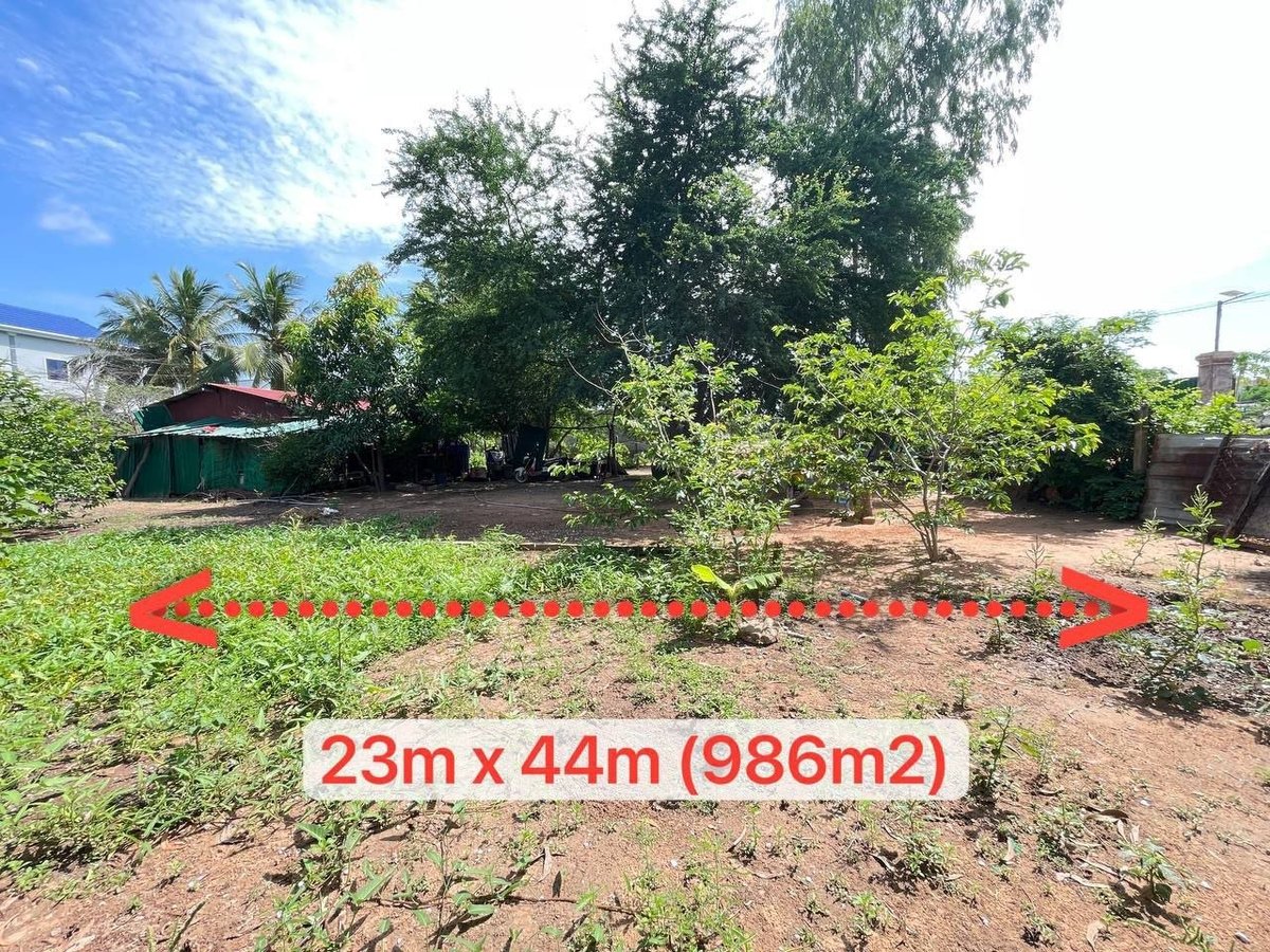 暹粒Slor Kram区地块急售 23x44米硬卡产权 临近