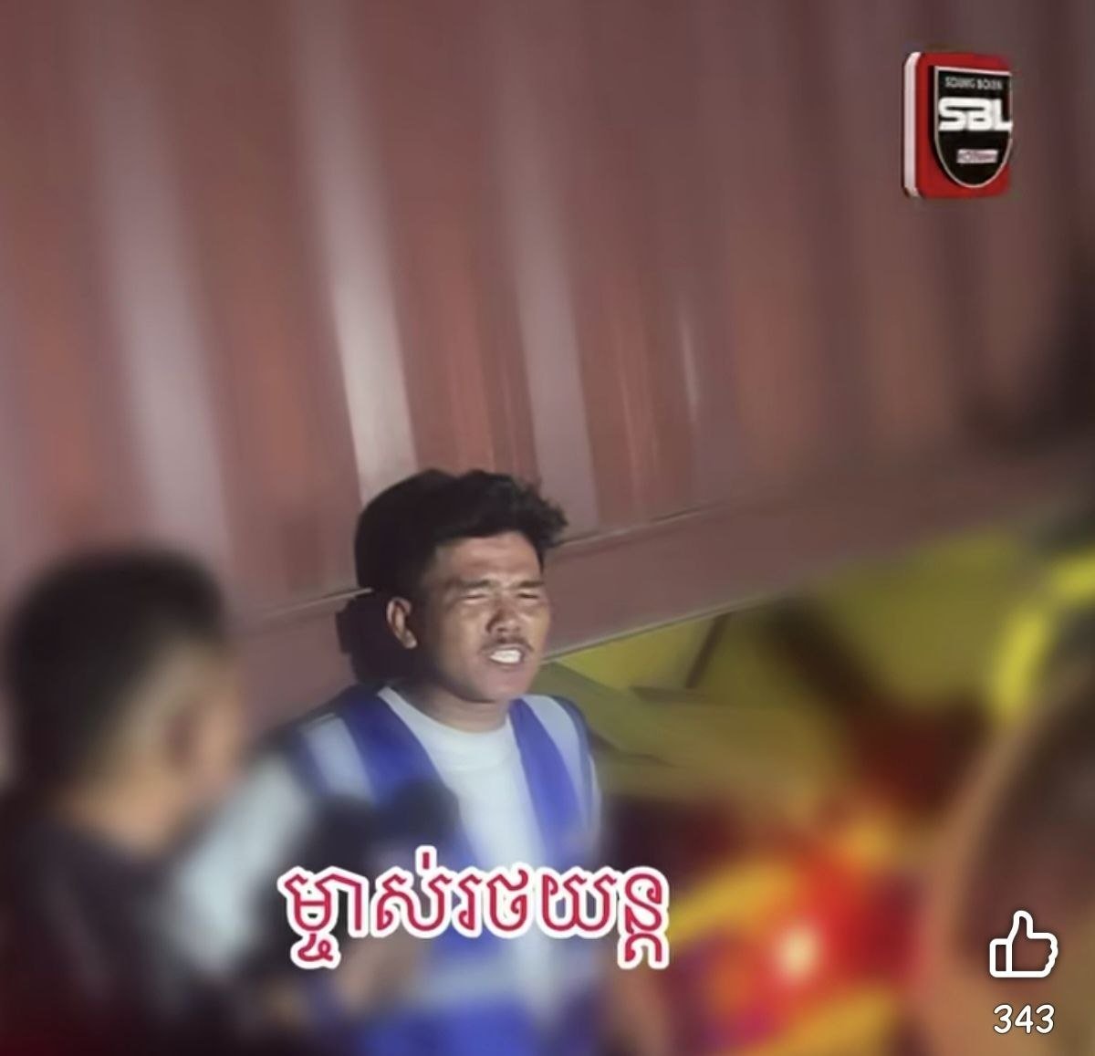 金边永盛路与堆谷路交叉口发生一起严重交通事故,一名女性骑摩托