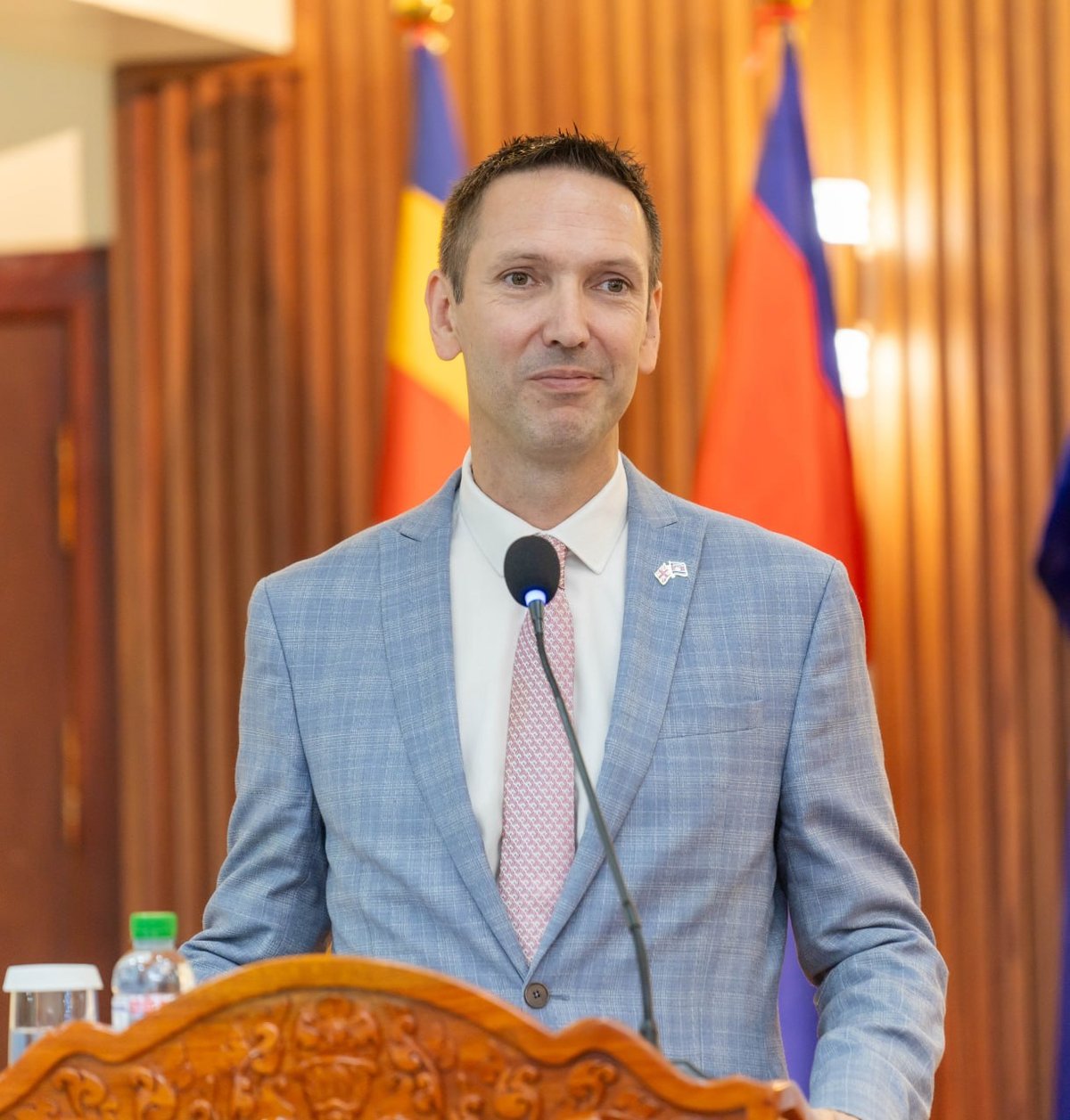 英国驻柬大使在柬埔寨智慧大学举办专题讲座