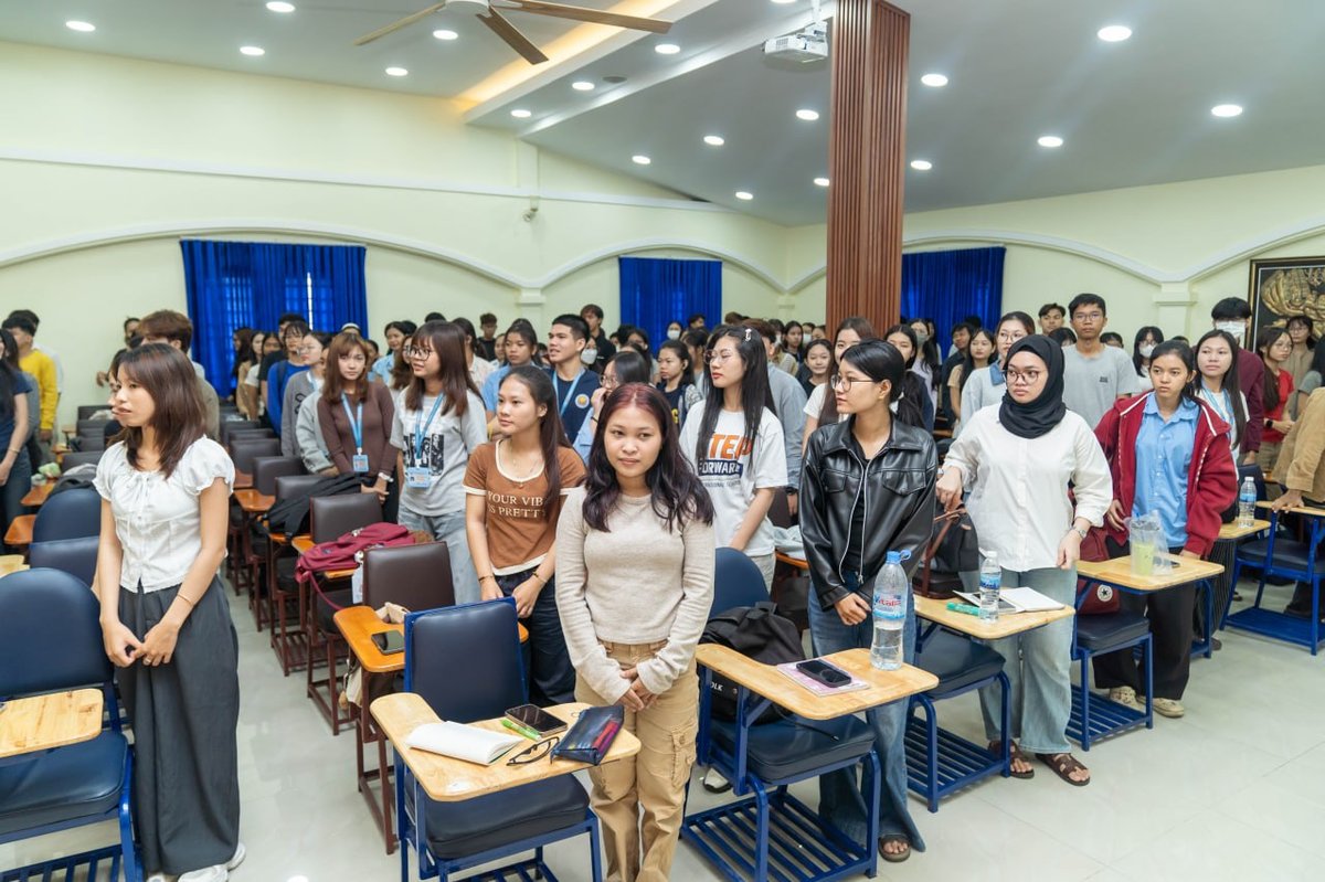 英国驻柬大使在柬埔寨智慧大学举办专题讲座