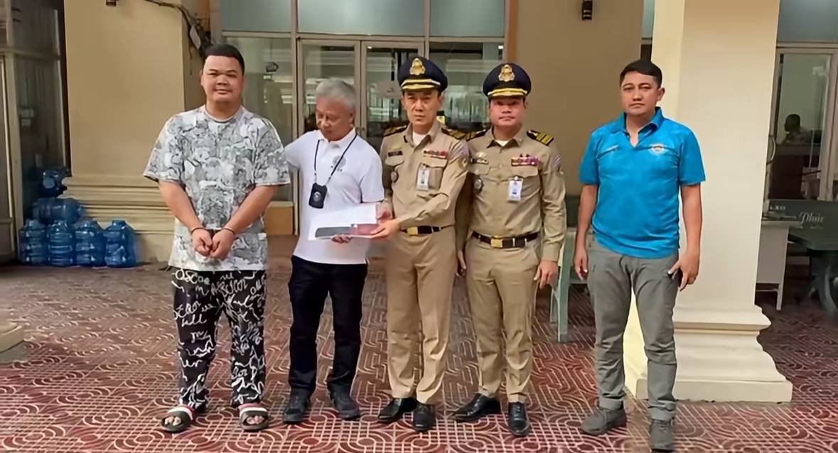 柬埔寨警方在巴域口岸成功押解嫌疑人成皮伦
