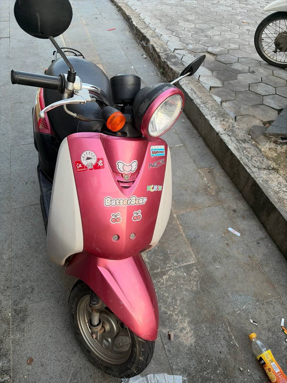 西港转让50CC小粉摩托车 售价$130 适合女生代步